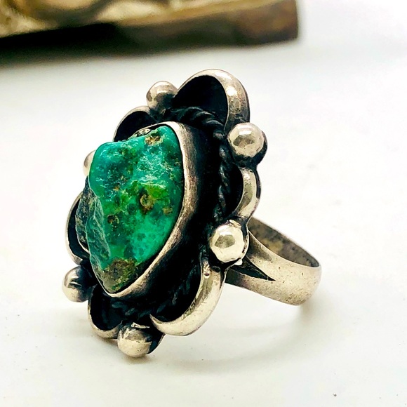 Vintage Jewelry - Vintage Turquoise Stone Silver Ring 💚